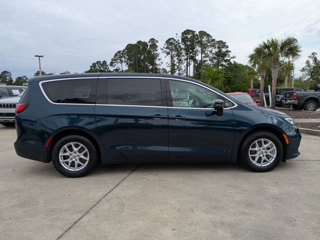 Certified 2023 Chrysler Pacifica Touring-L image 3