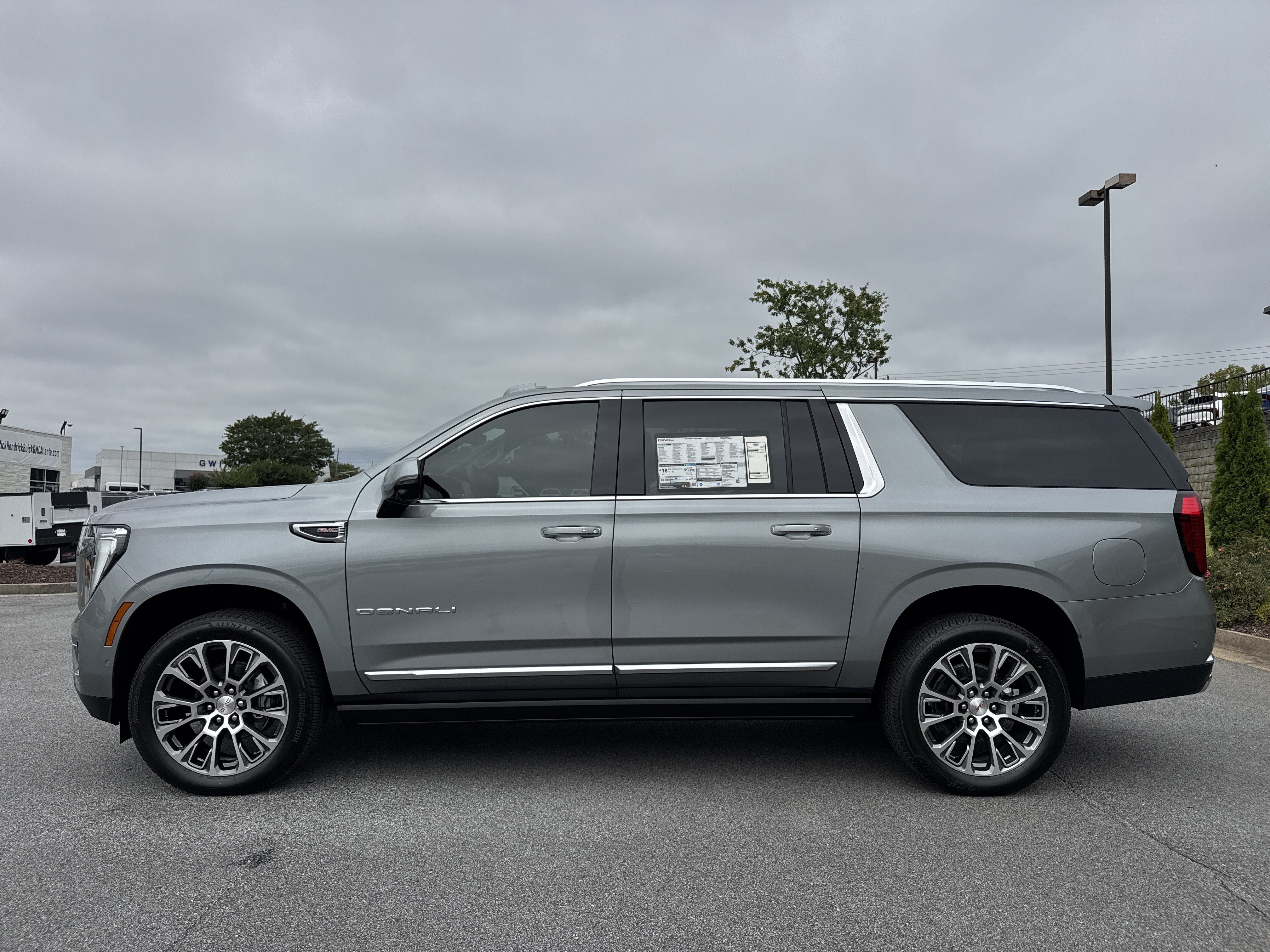 New 2026 GMC Yukon XL Denali w/ Denali Reserve Package AWD/4WD image 7
