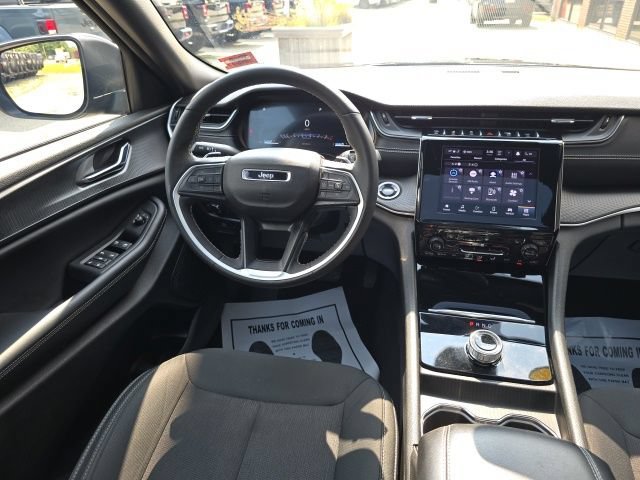Used 2024 Jeep Grand Cherokee Laredo X w/ Luxury Tech Group I AWD/4WD image 17