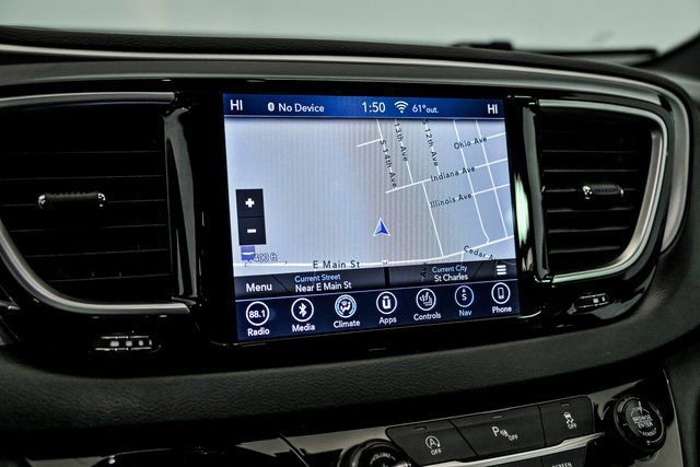 Used 2018 Chrysler Pacifica Touring-L Plus image 23