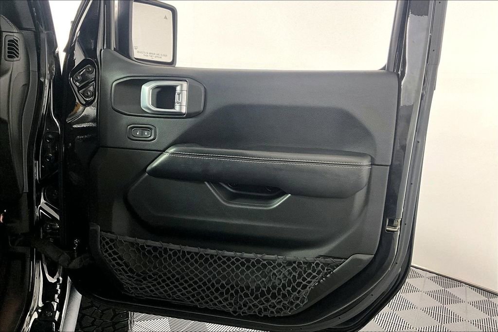 Used 2018 Jeep Wrangler Unlimited Sahara AWD/4WD image 24