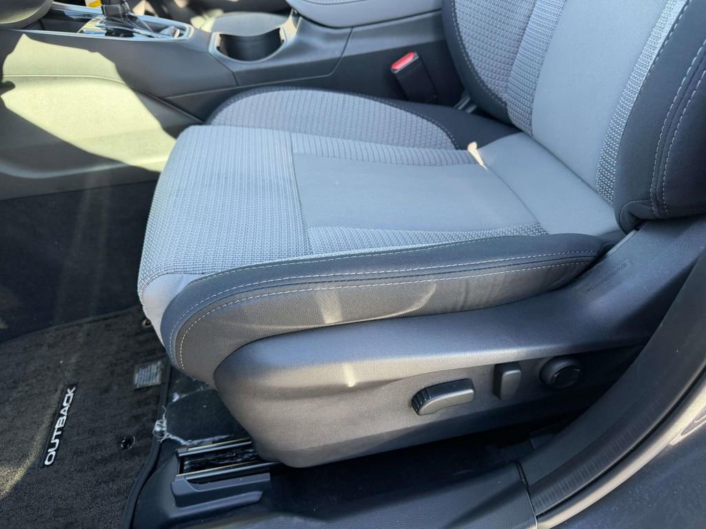 Used 2025 Subaru Outback Premium image 17