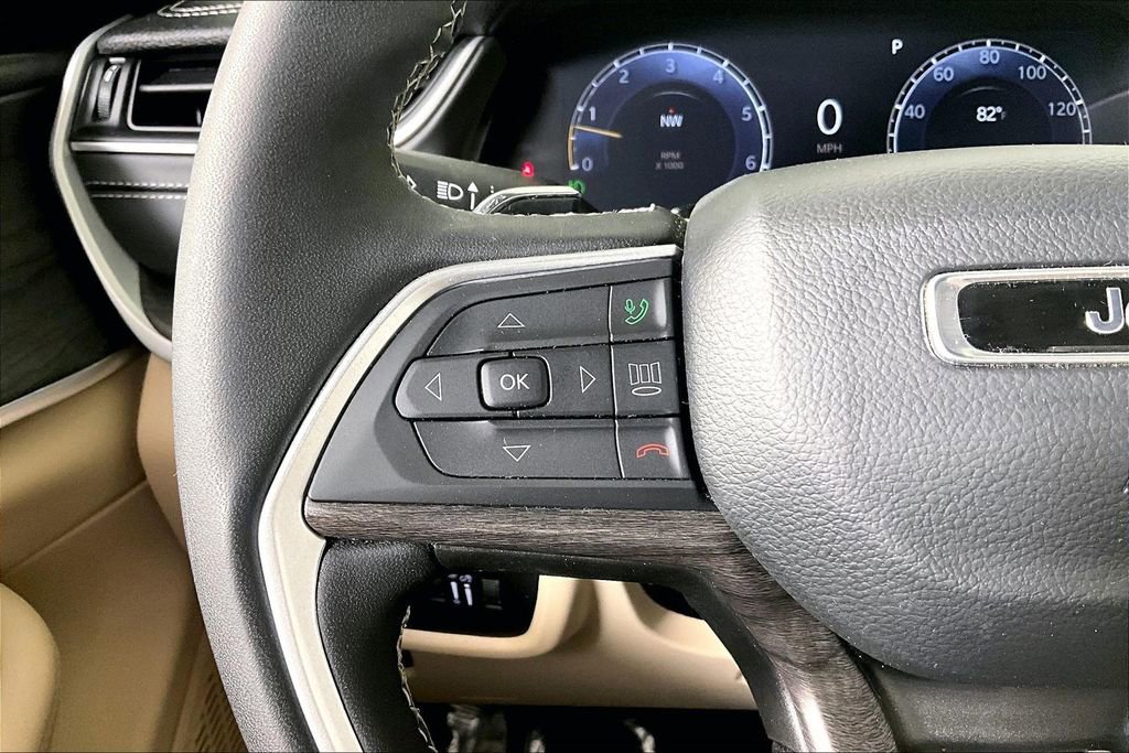 Used 2024 Jeep Grand Cherokee Limited image 18