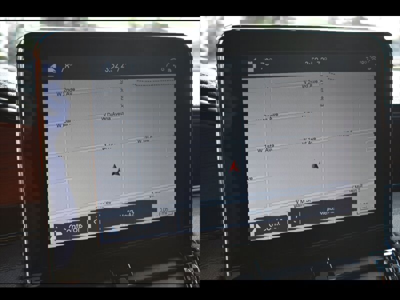 Used 2018 Lincoln Navigator L Select image 10