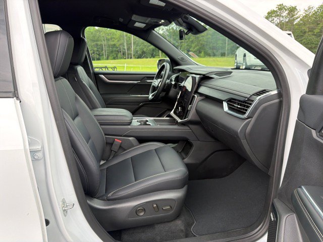 Used 2026 GMC Acadia Elevation w/ Elevation Premium Package FWD image 9