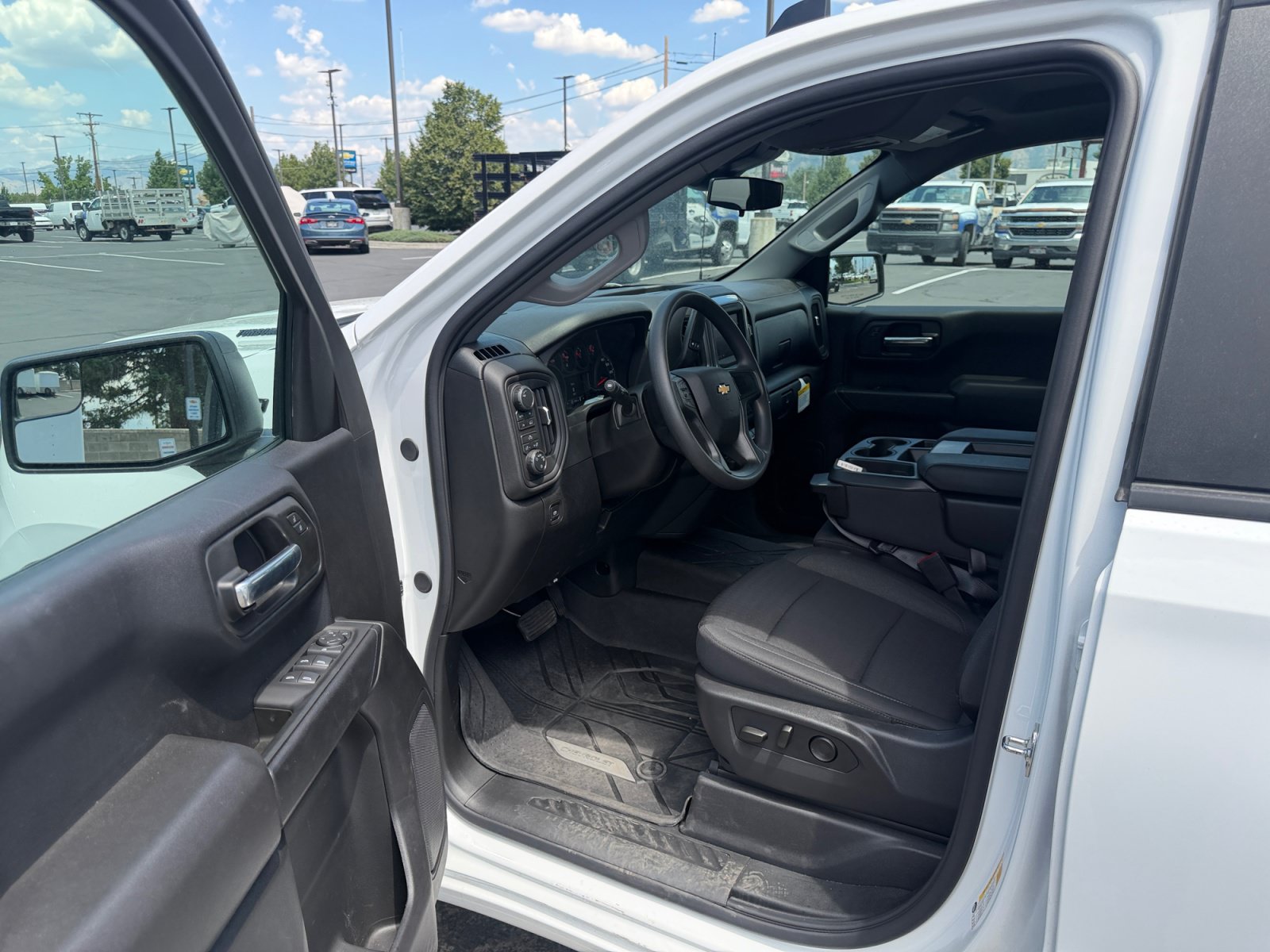 New 2026 Chevrolet Silverado 1500 Custom w/ LPO, Dark Essentials Package AWD/4WD image 22
