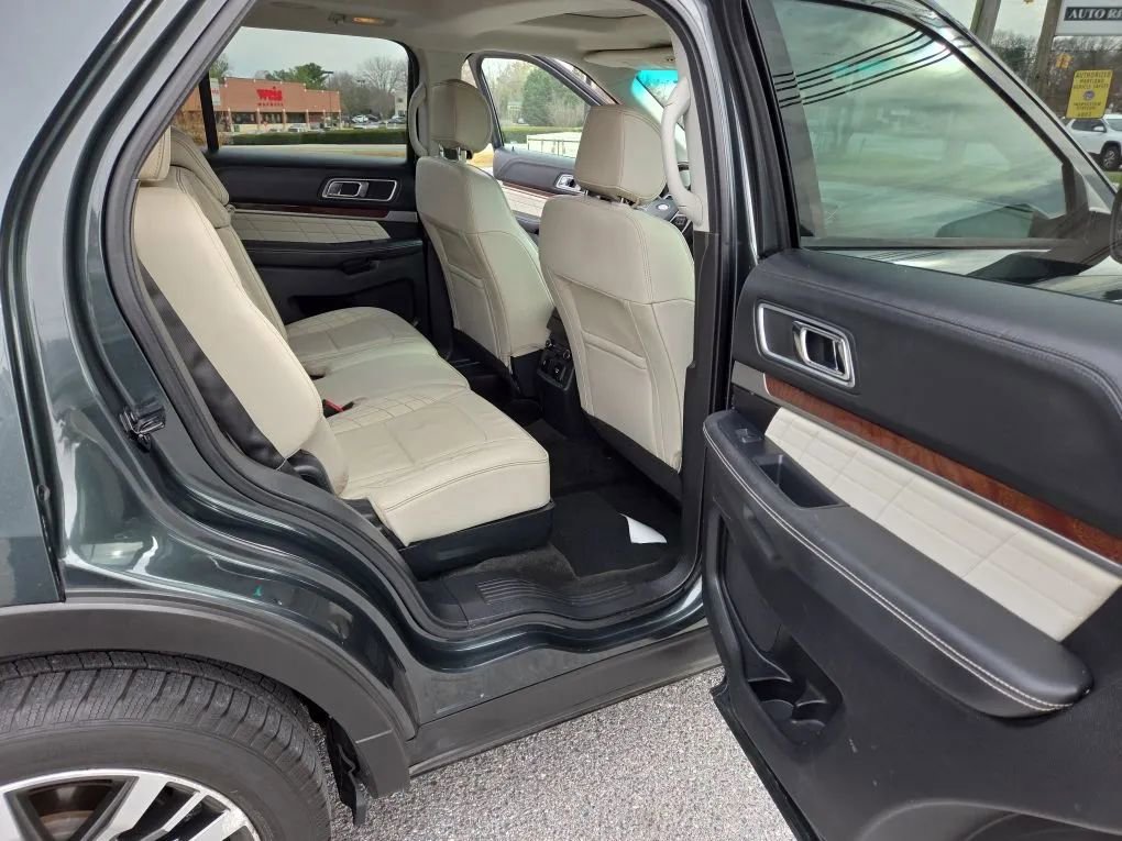 Used 2016 Ford Explorer Platinum image 24