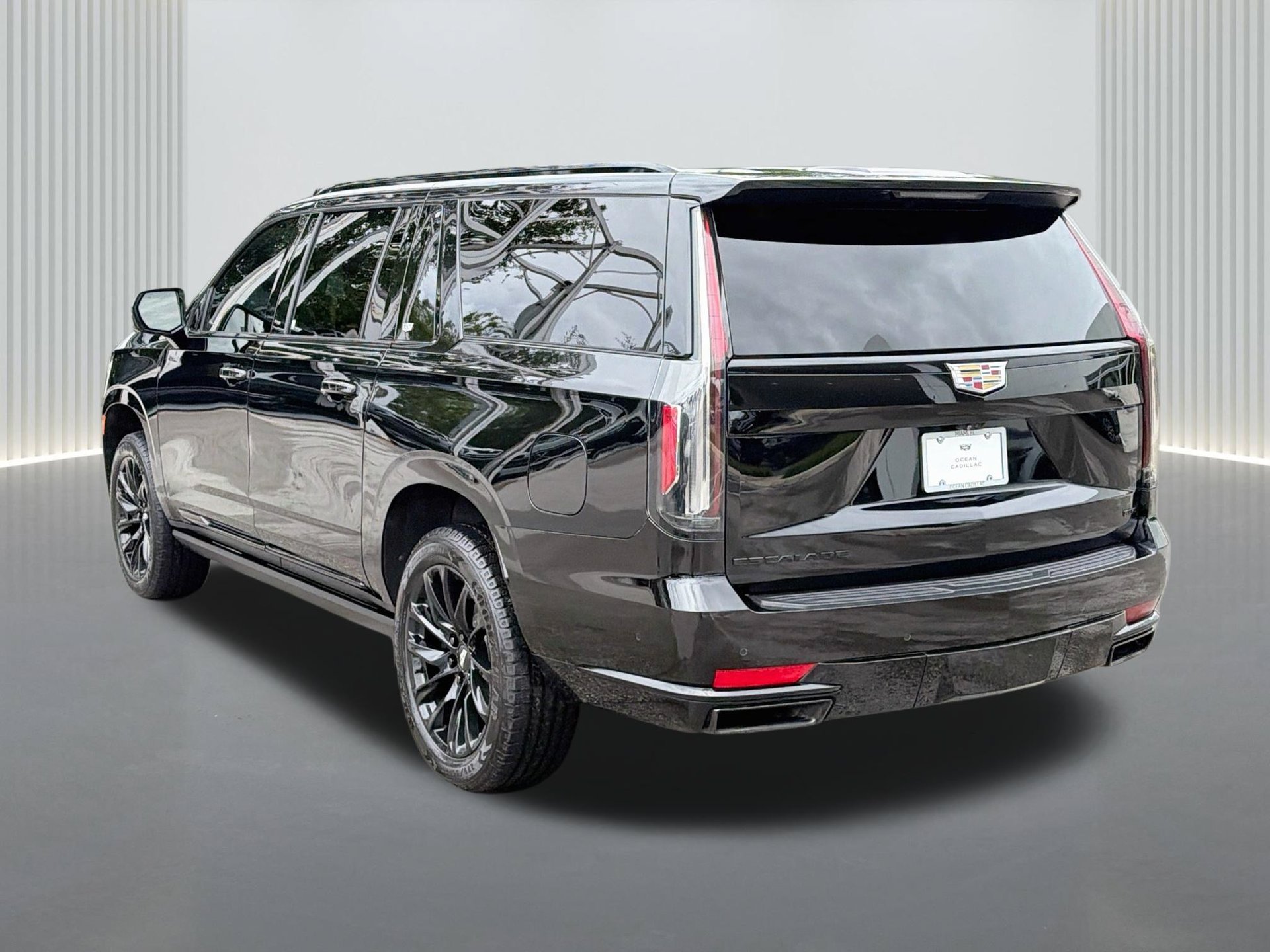 Certified 2023 Cadillac Escalade ESV Sport Platinum w/ LPO, ONYX Package RWD image 3