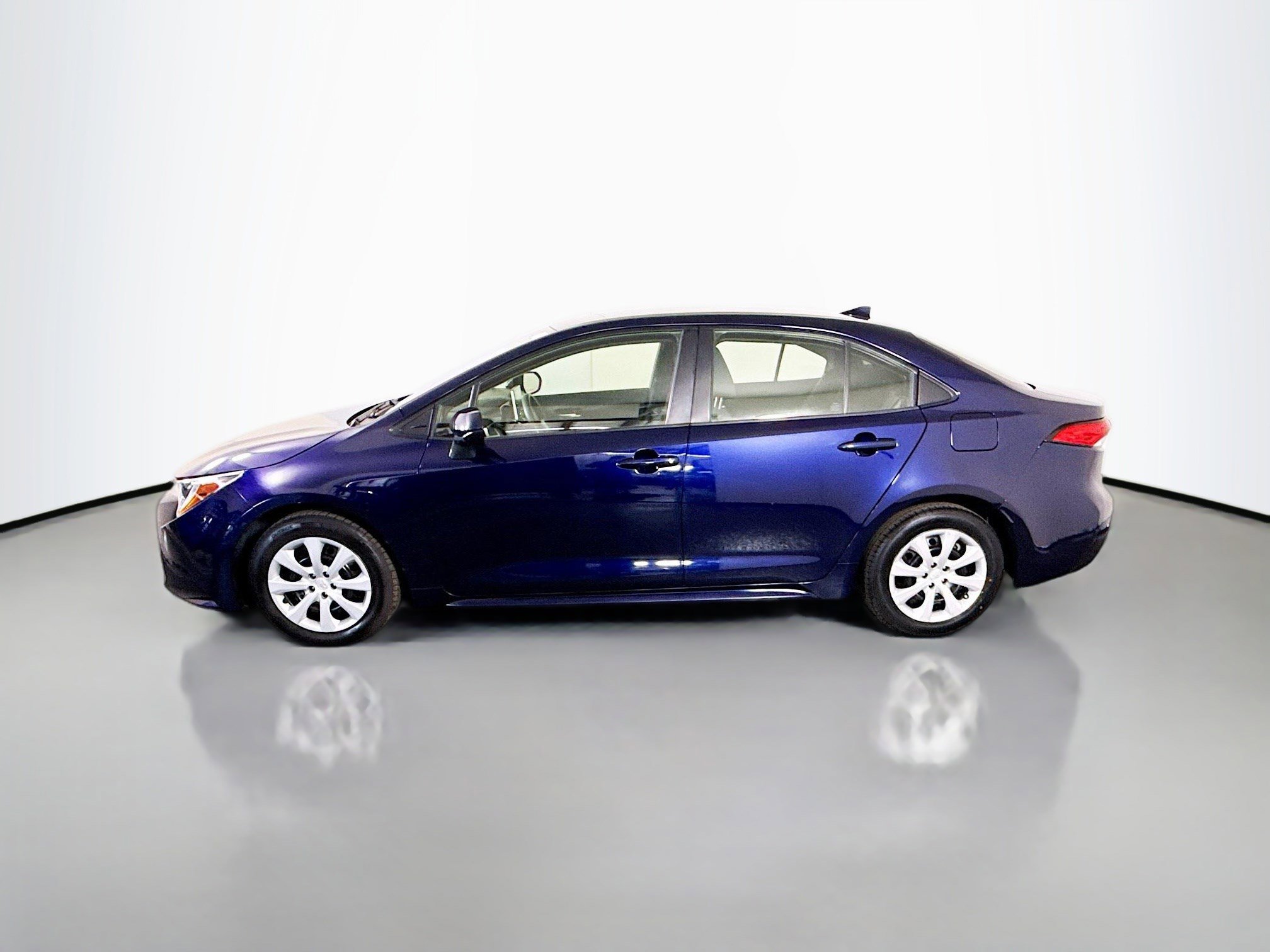 Used 2021 Toyota Corolla LE image 6
