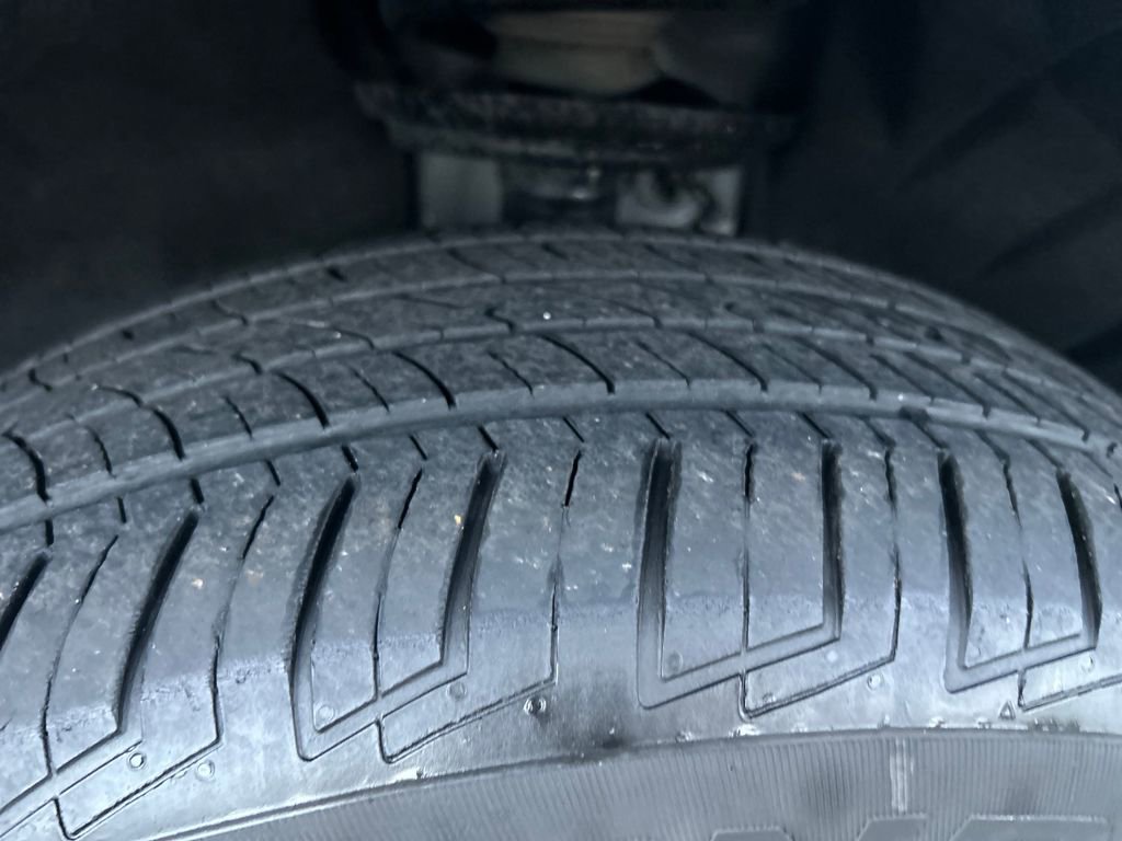 Used 2023 GMC Acadia SLT w/ Technology Package image 30