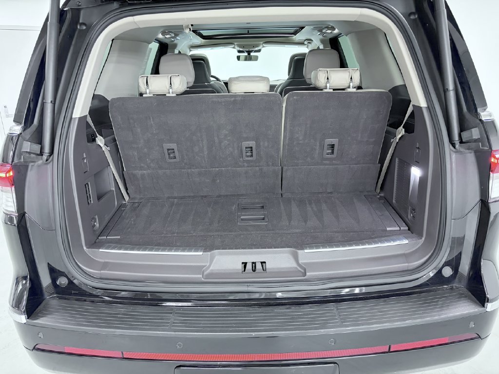 Used 2023 Lincoln Navigator Reserve AWD/4WD image 23