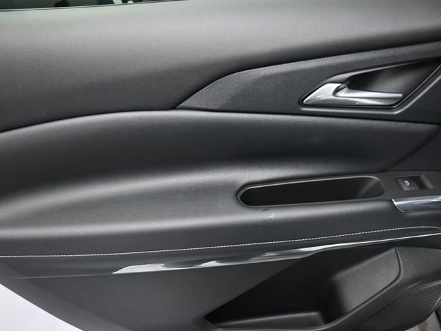 Used 2025 Chevrolet Traverse LT image 19