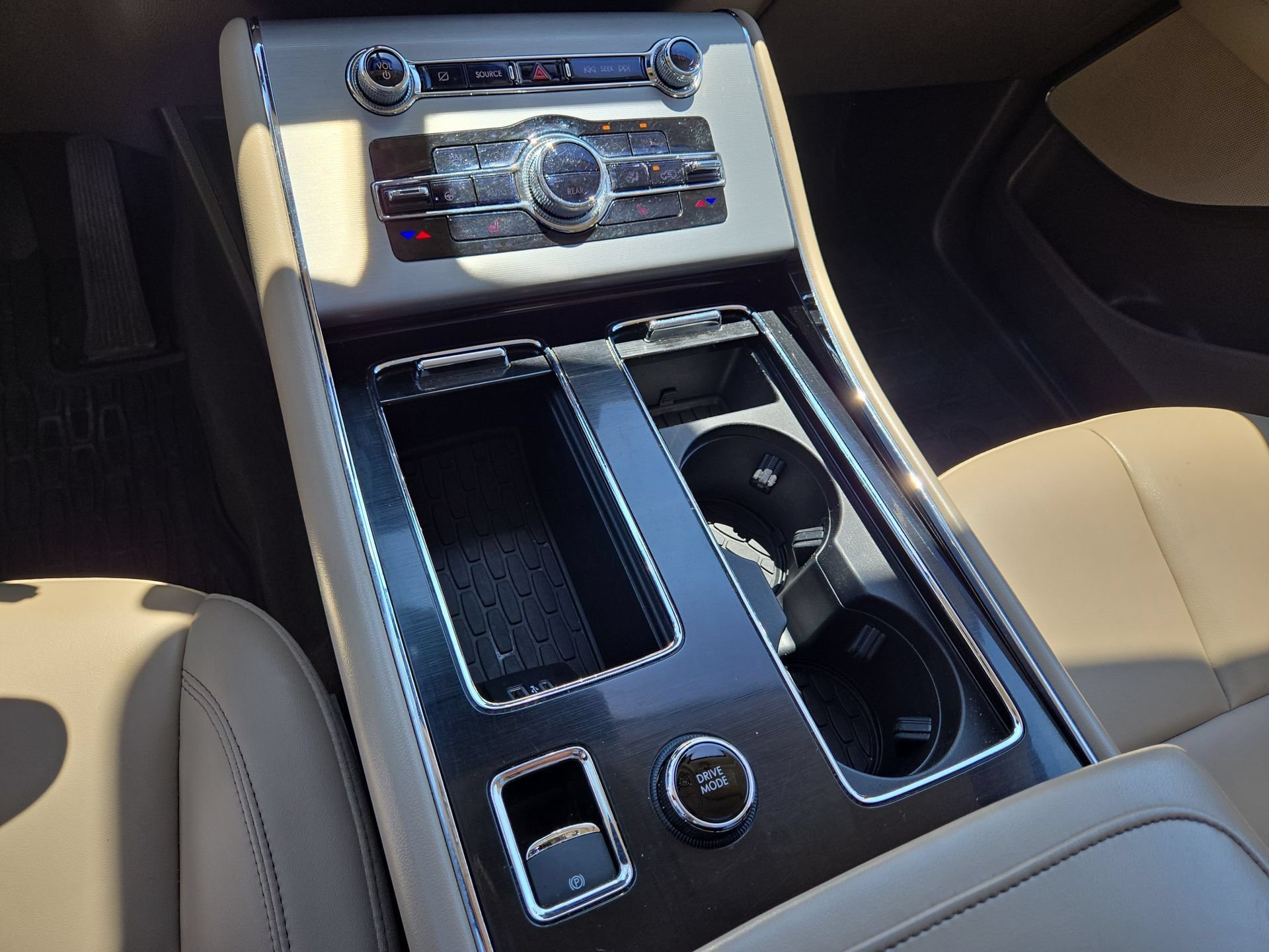 Used 2023 Lincoln Aviator 2WD w/ Premium Package image 22