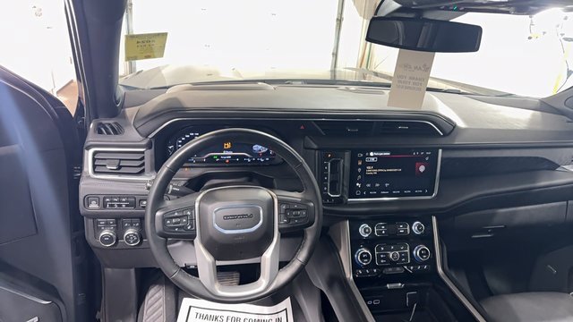 Used 2024 GMC Yukon XL Denali image 10