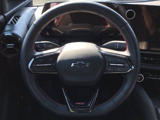 Used 2025 Chevrolet Equinox EV RS FWD image 8