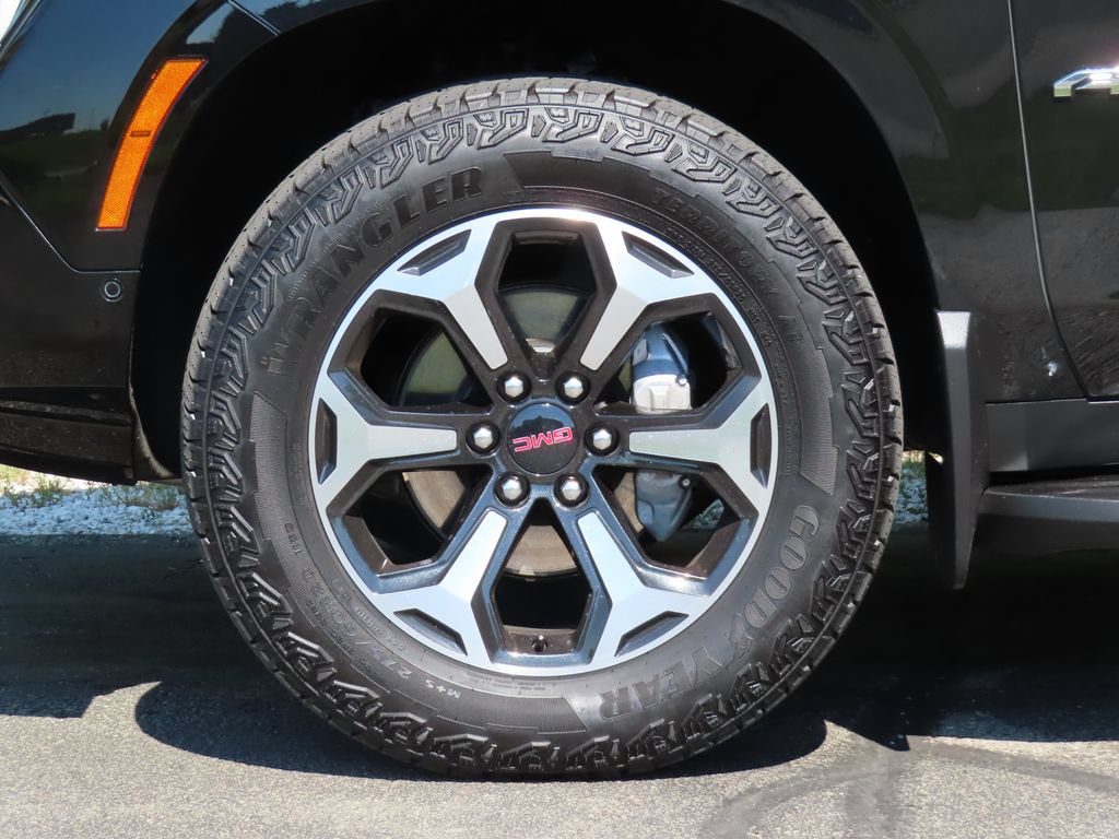 Certified 2025 GMC Yukon AT4 AWD/4WD image 16