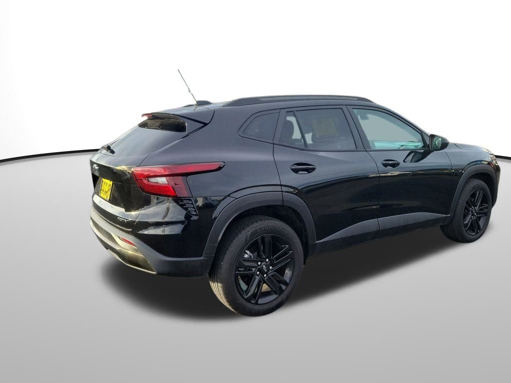 Used 2025 Chevrolet Trax ACTIV image 11