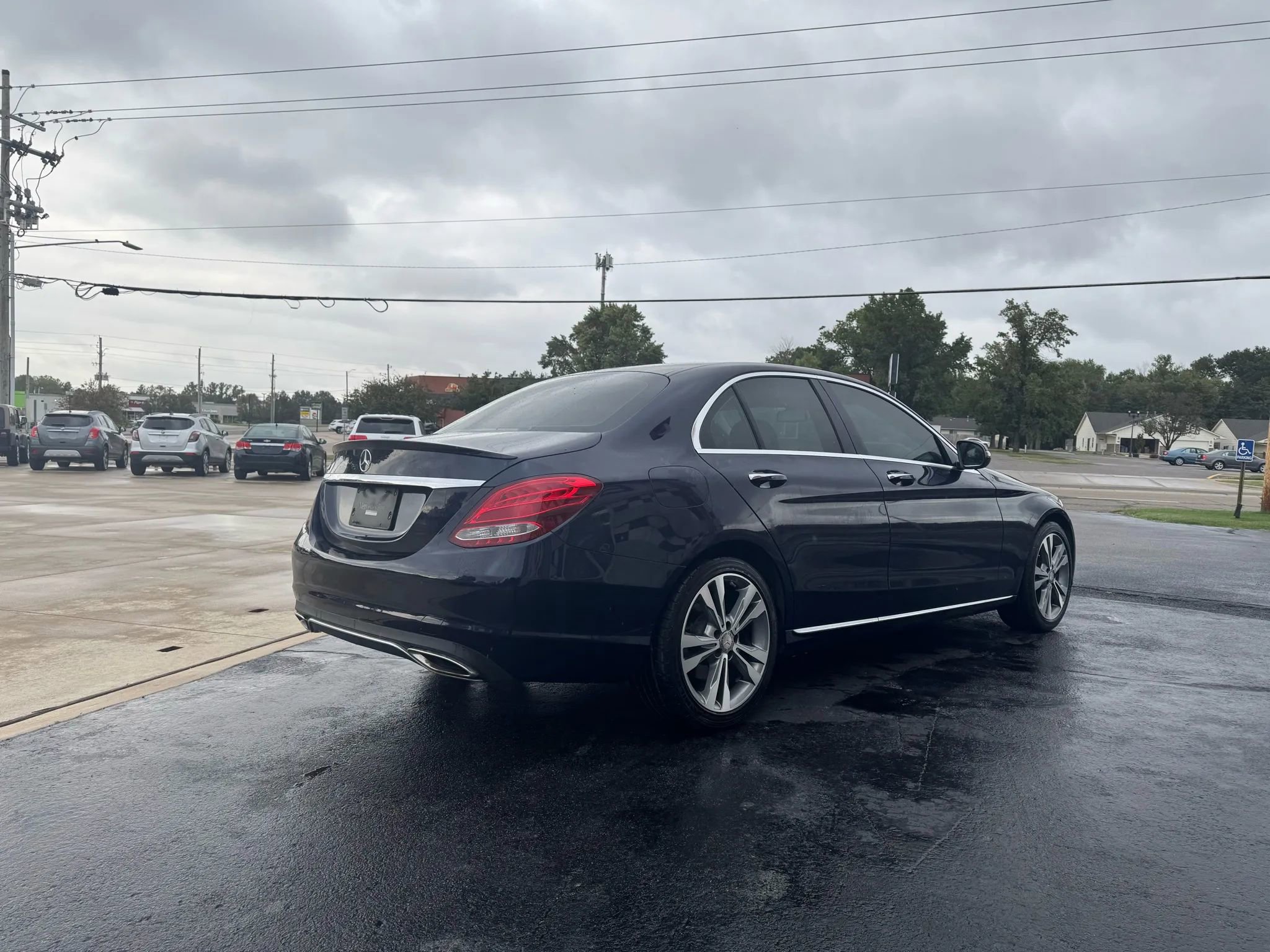 Used 2017 Mercedes-Benz C 300 Sedan image 4