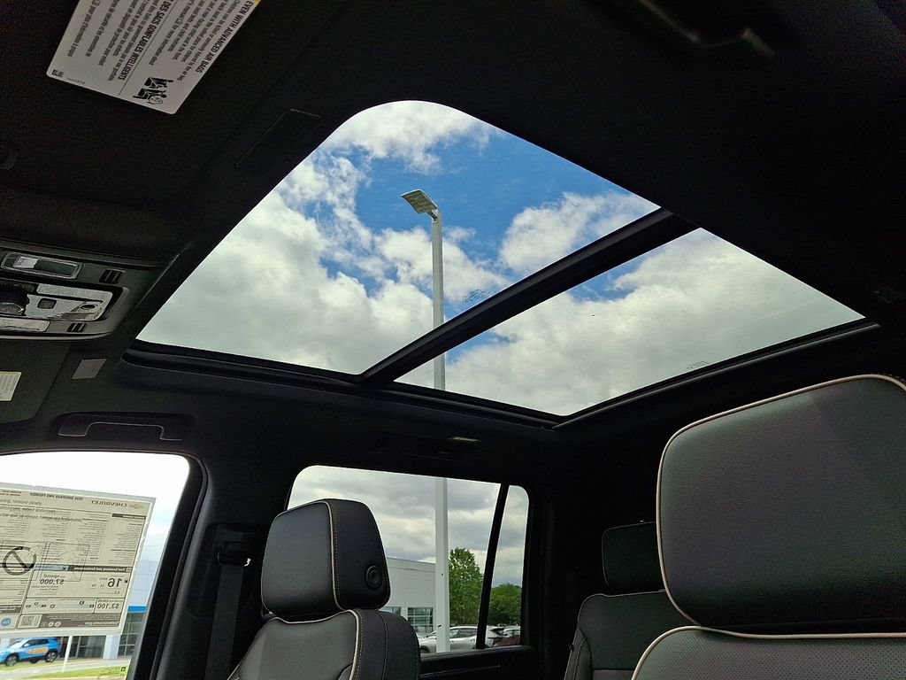New 2026 Chevrolet Suburban Premier w/ Sun And Tow Package AWD/4WD image 11