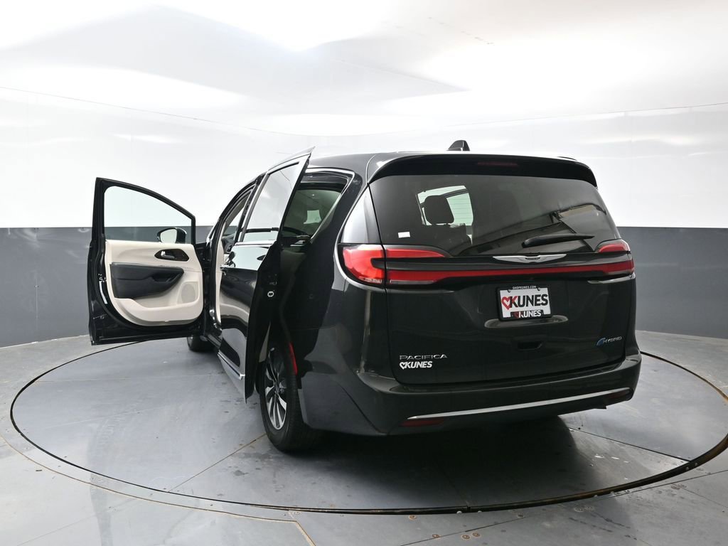 Used 2023 Chrysler Pacifica Limited FWD image 59