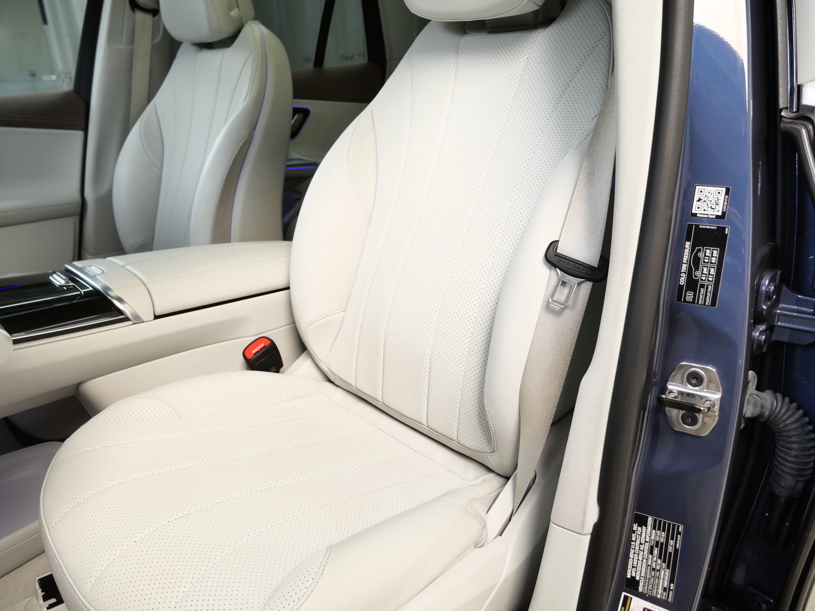 Certified 2023 Mercedes-Benz EQE 350+ 4MATIC SUV w/ Exclusive Trim Package image 3