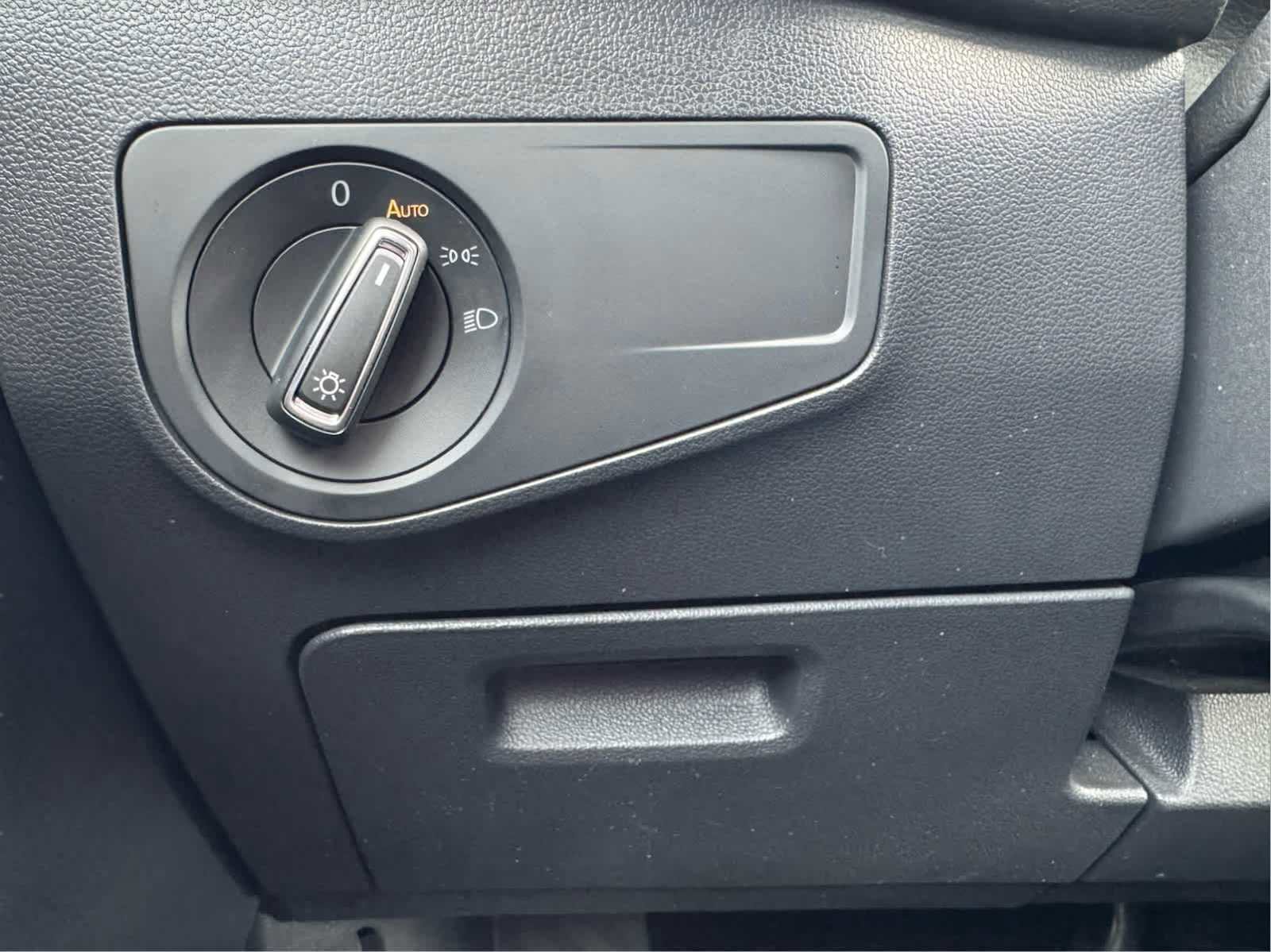 Certified 2024 Volkswagen Tiguan SE image 28