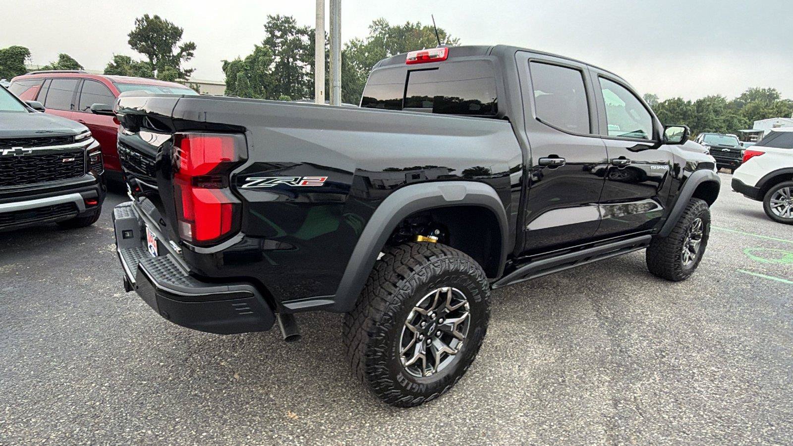 New 2026 Chevrolet Colorado ZR2 w/ Technology Package AWD/4WD image 9