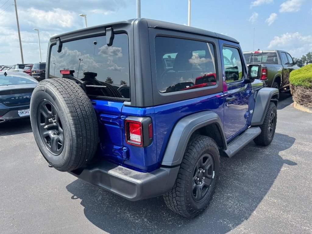Used 2018 Jeep Wrangler Sport AWD/4WD image 3