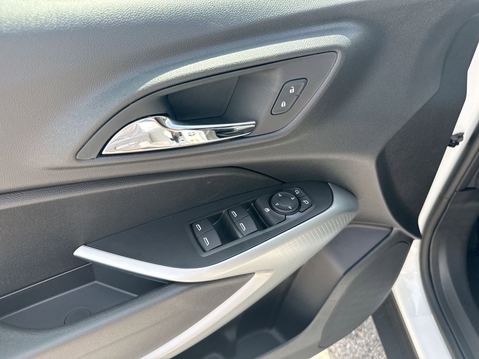 New 2026 Chevrolet Trax LS w/ LS Convenience Package FWD image 14