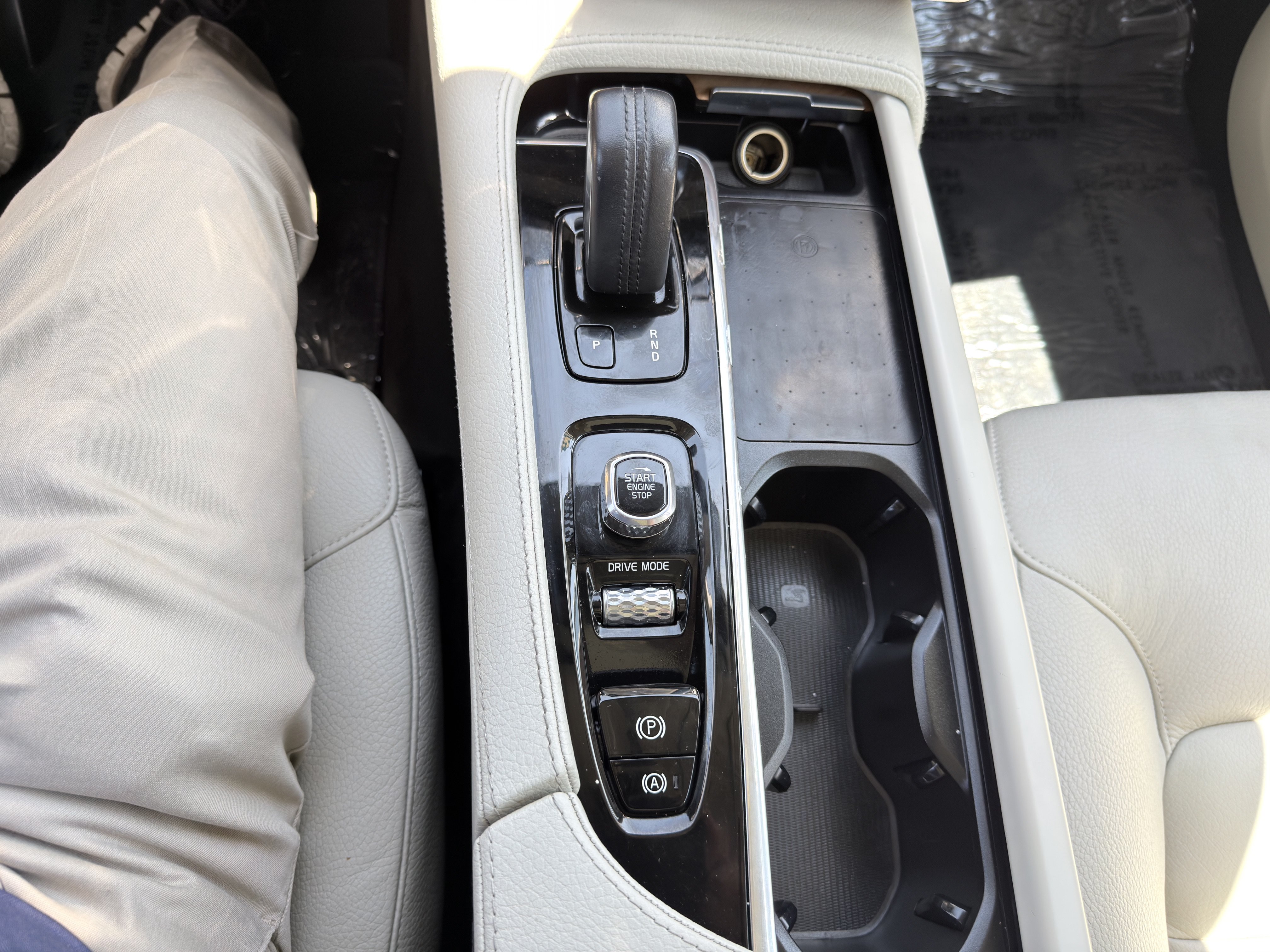Used 2021 Volvo XC90 T8 Inscription Expression w/ Advanced Package AWD/4WD image 34