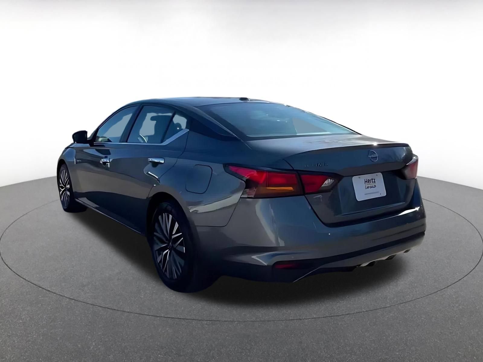 Used 2025 Nissan Altima 2.5 SV image 11