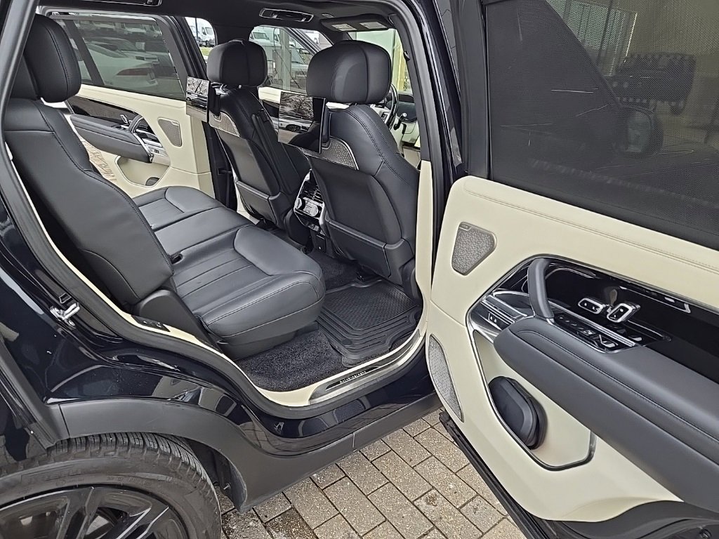 Used 2024 Land Rover Range Rover Long Wheelbase Autobiography image 20