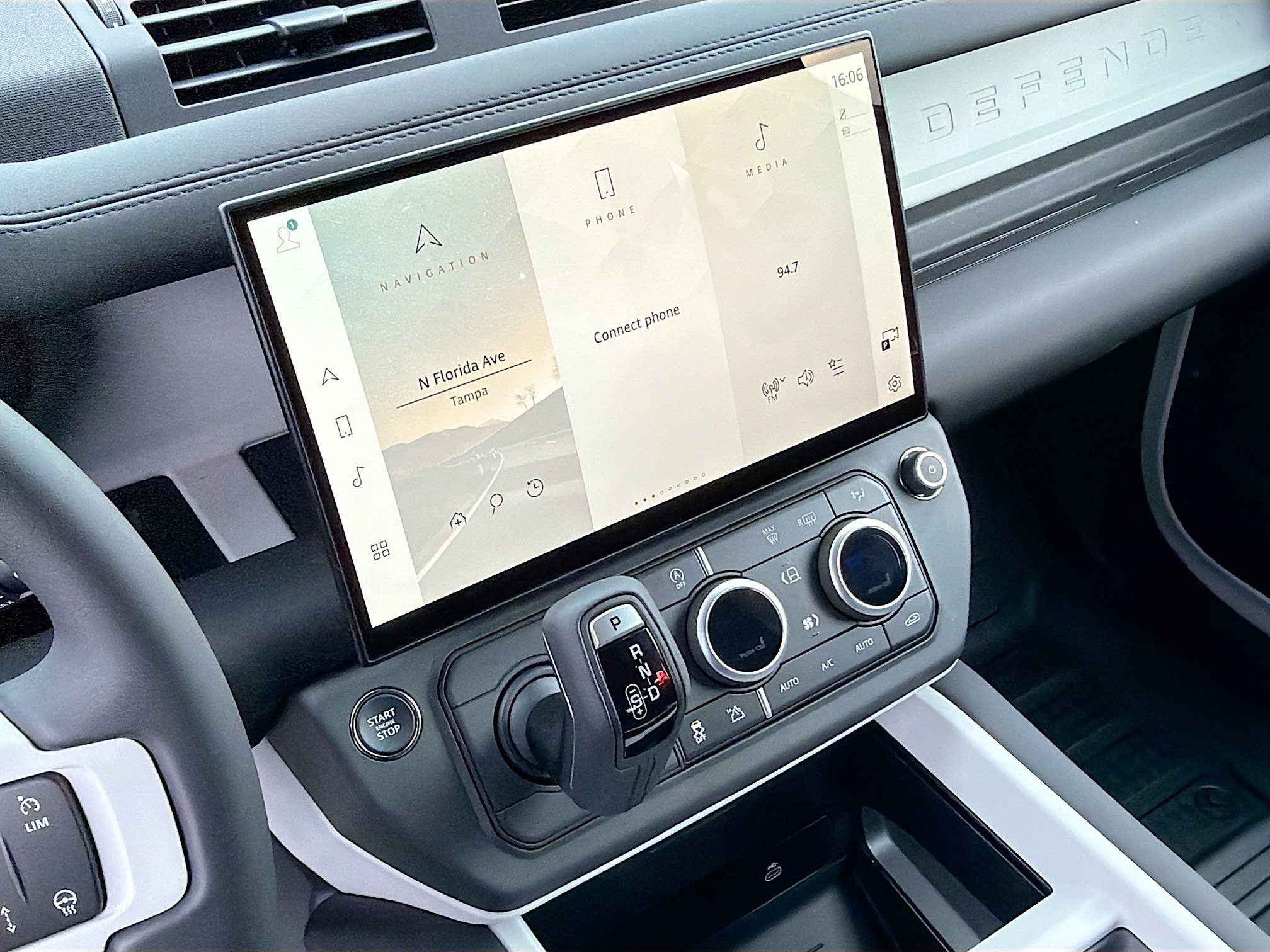 New 2026 Land Rover Defender 110 X-Dynamic SE image 26