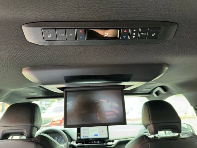 Used 2025 Toyota Sienna Platinum AWD/4WD image 40