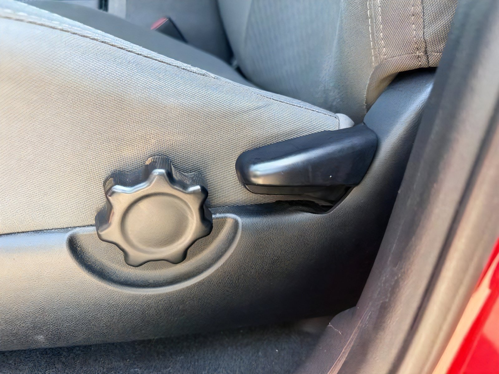 Used 2020 Toyota Tacoma SR RWD image 16