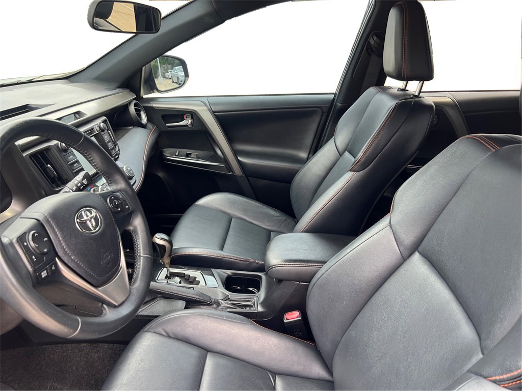 Used 2016 Toyota RAV4 SE image 9