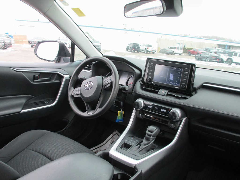 Used 2021 Toyota RAV4 LE image 17