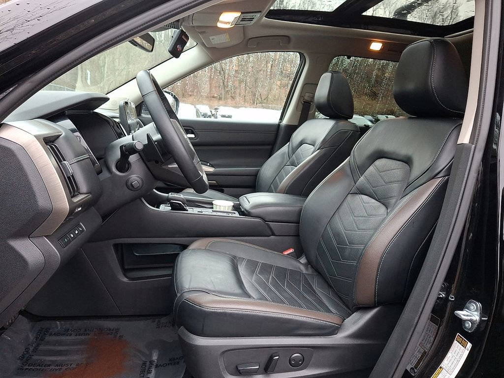 Used 2023 Nissan Pathfinder Platinum w/ Lighting Package (N93) image 14