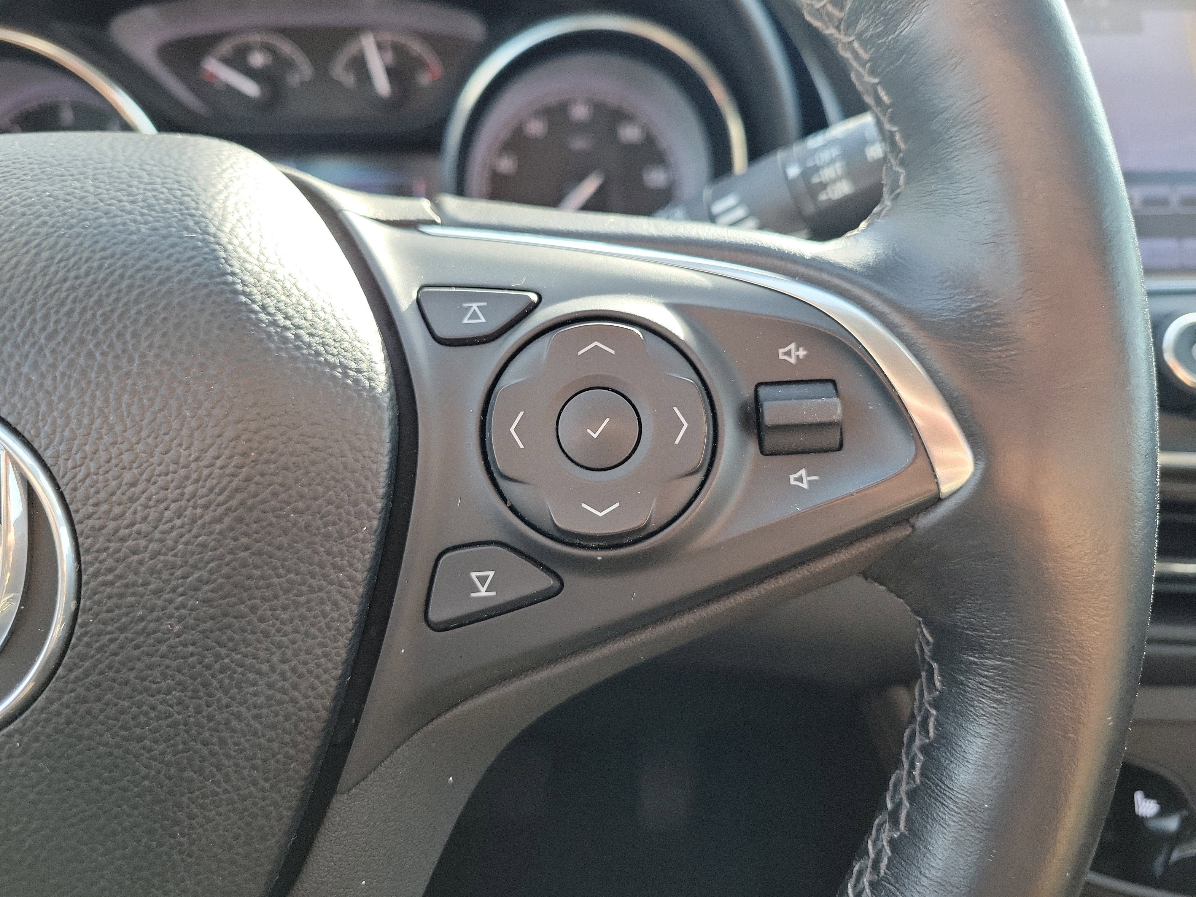 Used 2019 Buick Envision Essence image 28