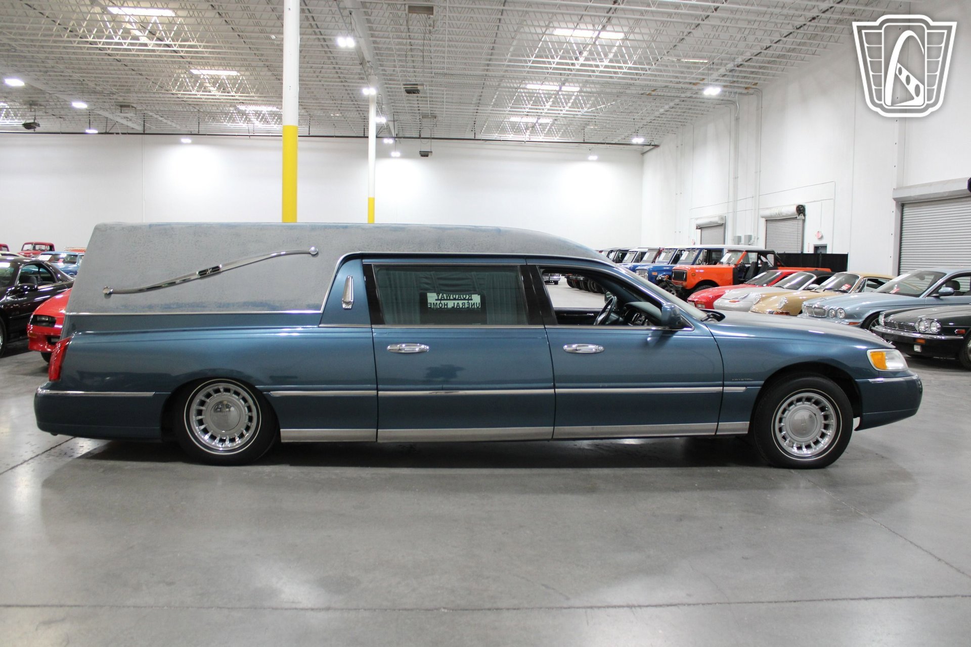 Used 2001 Lincoln Town Car Executive RWD image 19