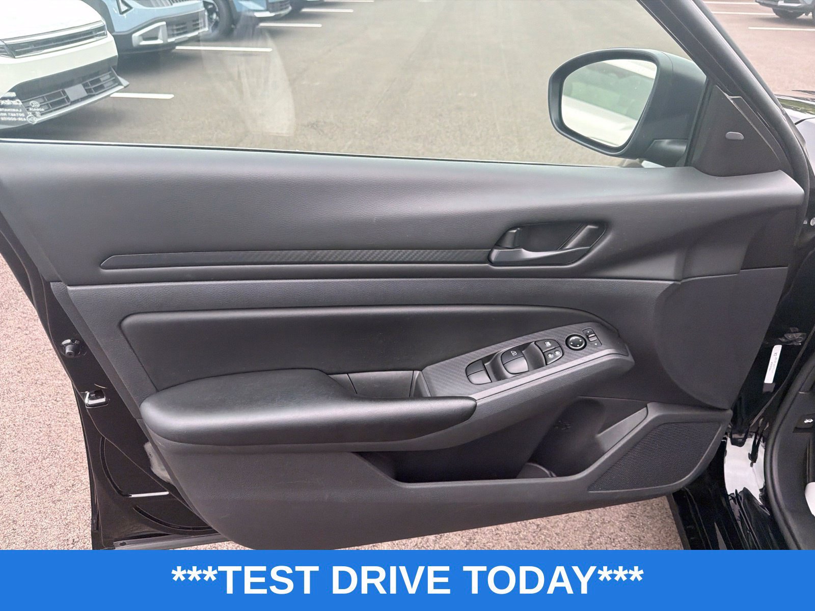 Used 2024 Nissan Altima 2.5 S FWD image 12