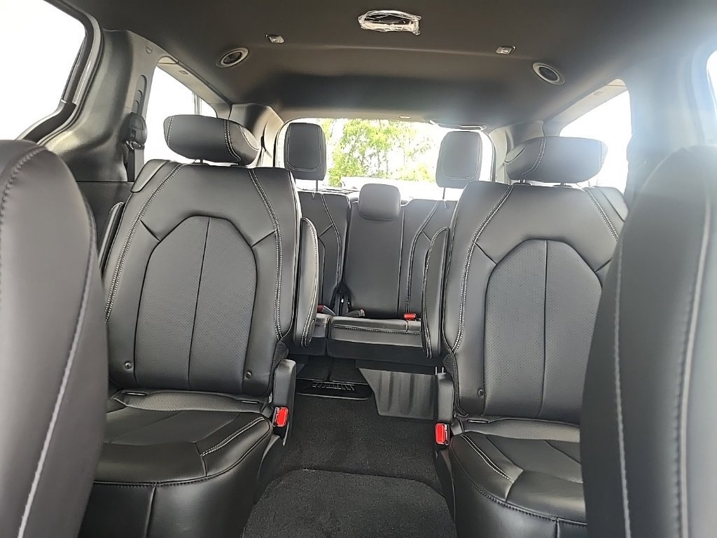 New 2027 Chrysler Pacifica Select w/ Family Tech Group FWD image 41