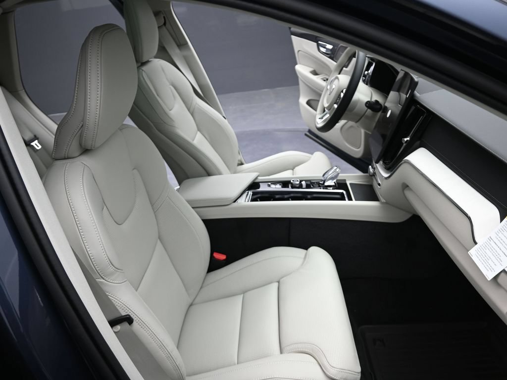 New 2026 Volvo XC60 B5 Ultra w/ Protection Package Premier AWD/4WD image 18
