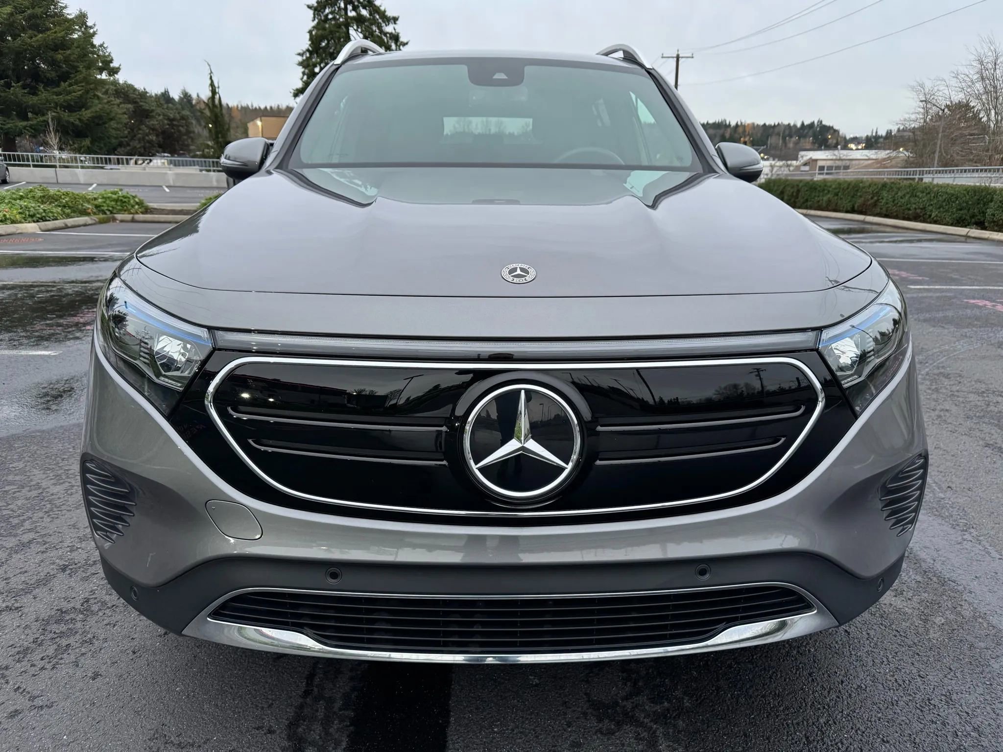 Used 2023 Mercedes-Benz EQB 300 4MATIC w/ Exclusive Package image 3