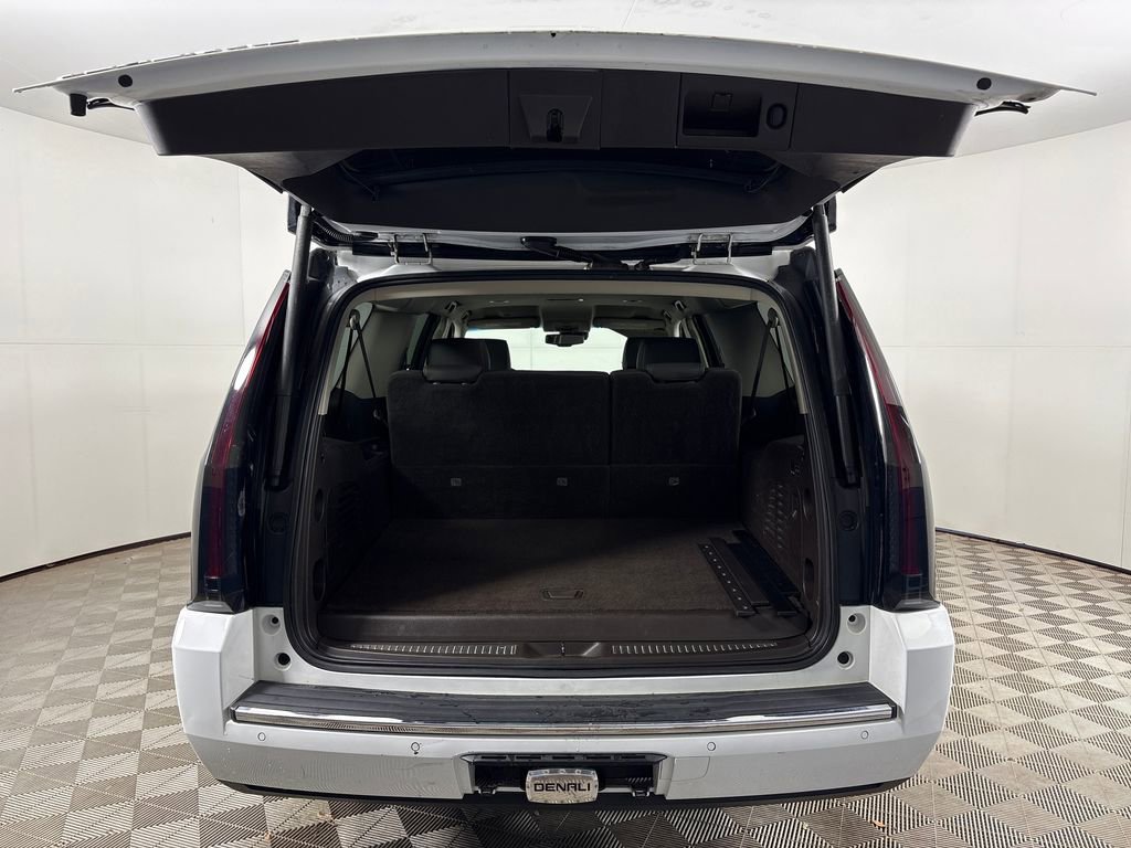 Used 2020 GMC Yukon XL Denali AWD/4WD image 30