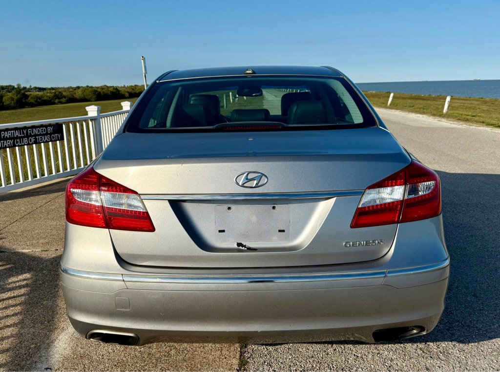 Used 2012 Hyundai Genesis 3.8 image 6