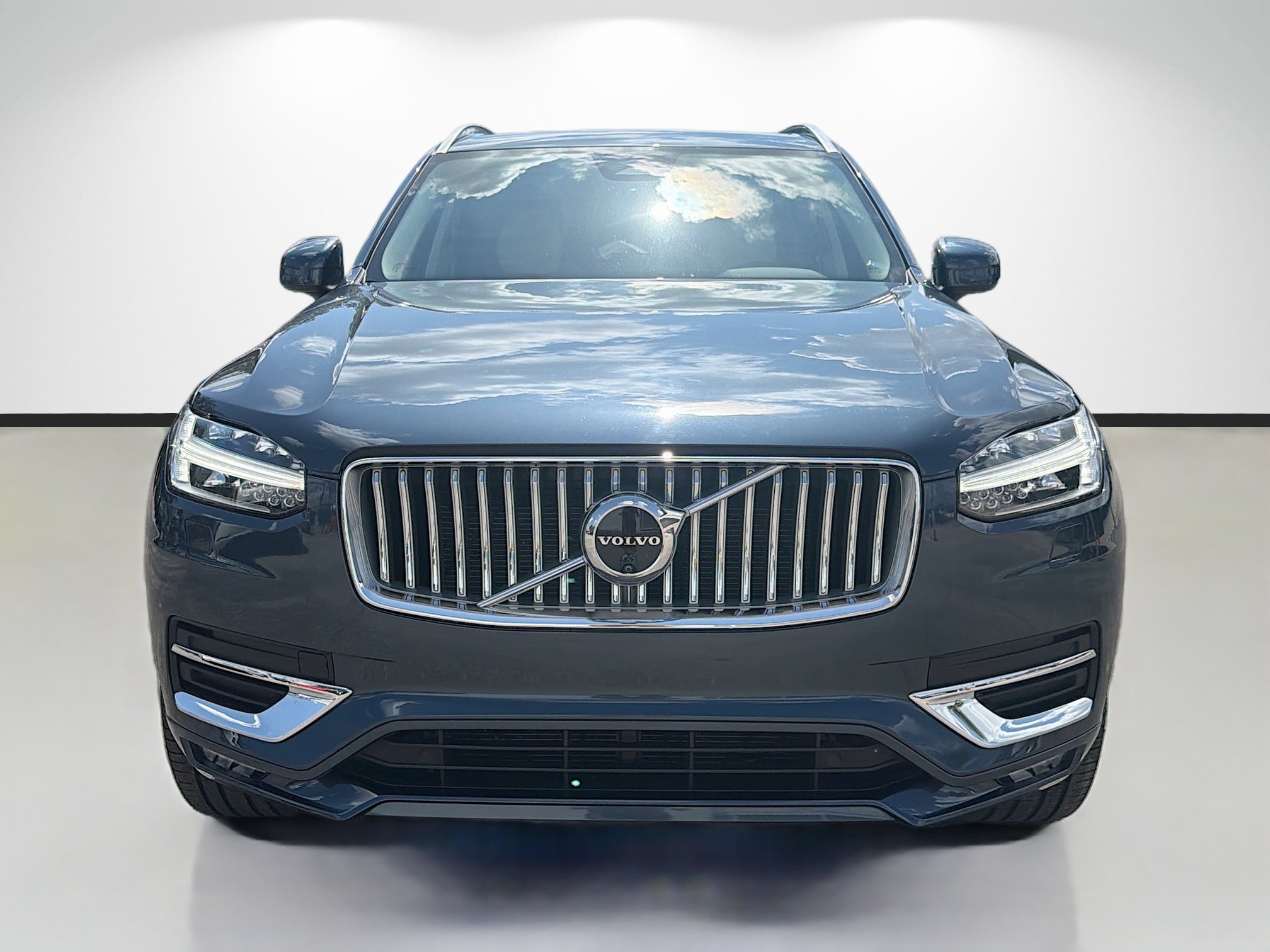 Used 2025 Volvo XC90 B5 Plus w/ Protection Package Premier AWD/4WD image 8