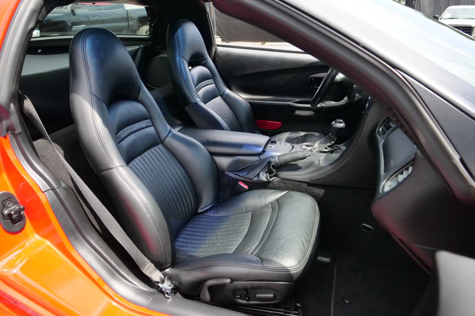 Used 2002 Chevrolet Corvette Coupe w/ Preferred Equipment Group2 RWD image 28