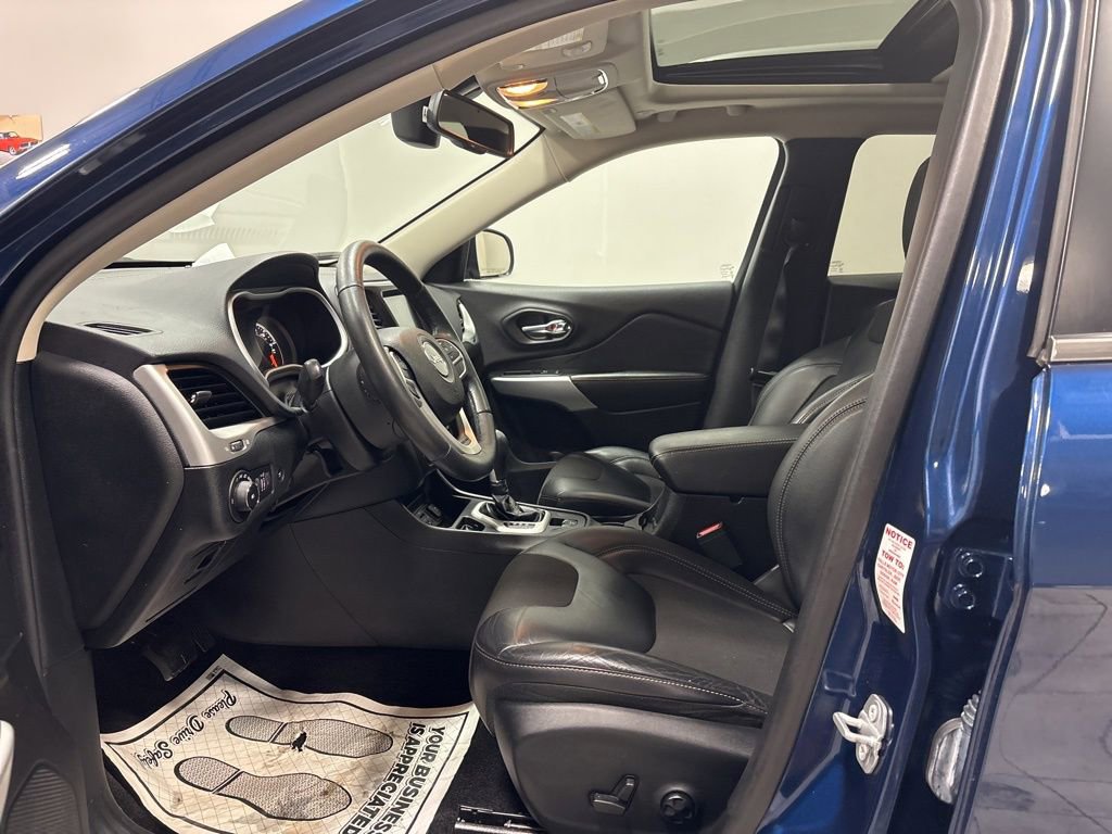 Used 2018 Jeep Cherokee Latitude Plus w/ Comfort/Convenience Group video 2