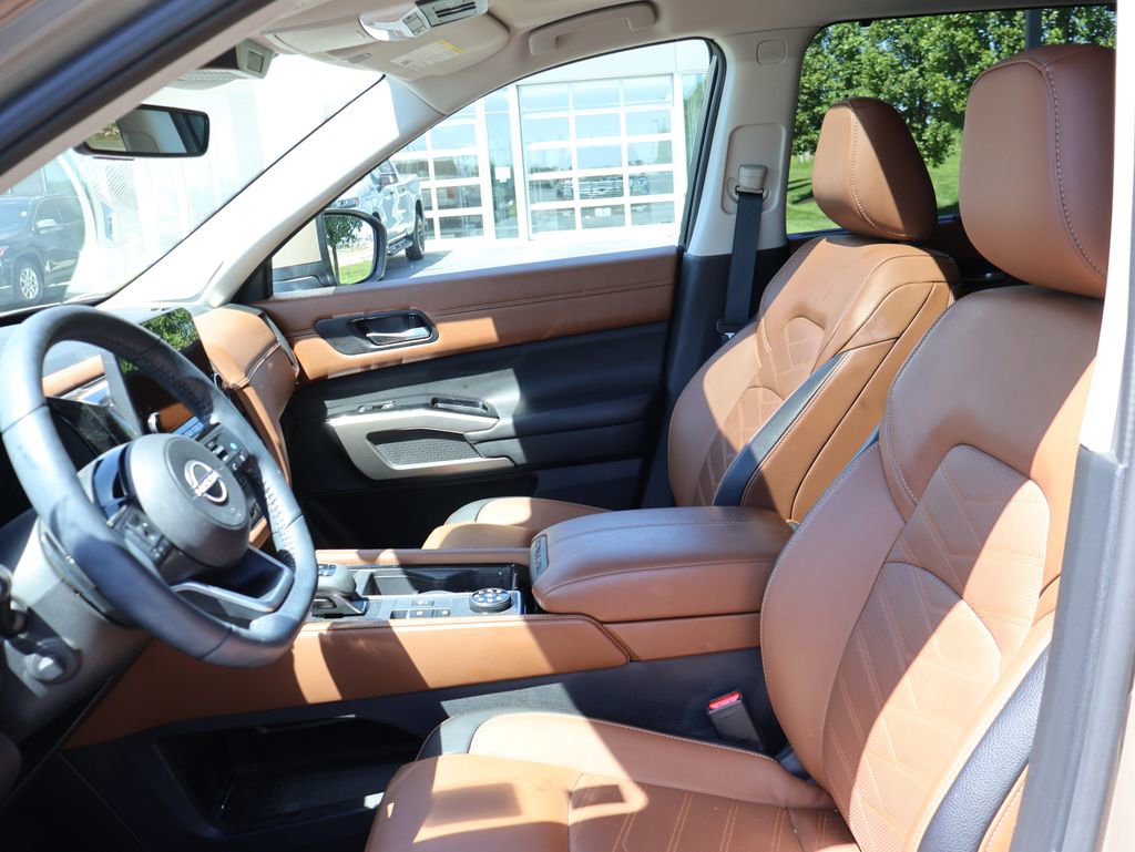 Used 2024 Nissan Pathfinder Platinum w/ Cargo Package AWD/4WD image 21